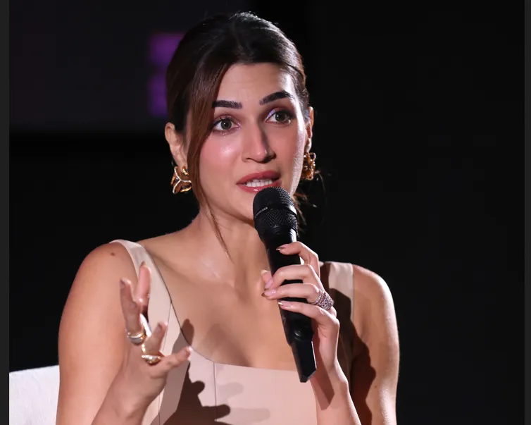 كريتي سانون تروي رحلتها من دروس شاروخان إلى شجاعة الاختيار