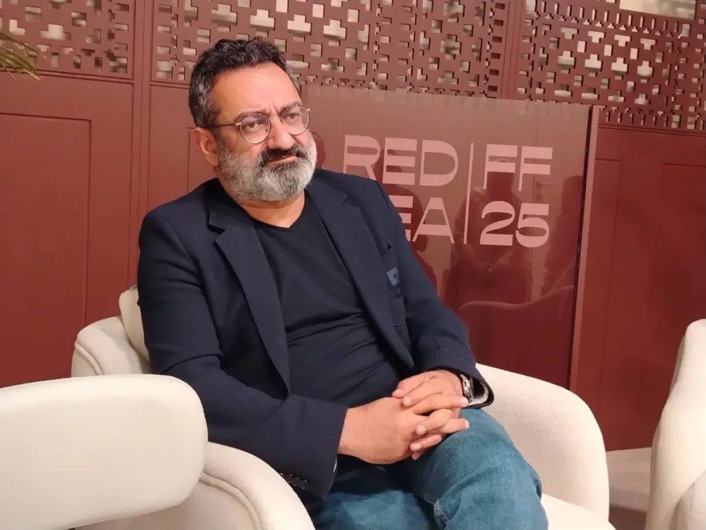 أميل للعزلة مثل بطل «يونان» أميل للعزلة مثل بطل «يونان»