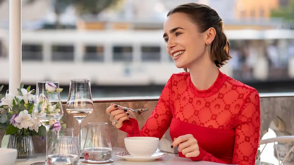 «إميلي» تعثَّرت في روما فمدَّت لها باريس حبل الإنقاذ