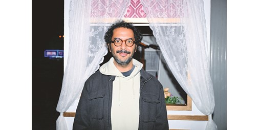 الحفلة تجربة مسرحية فريدة تضحك وتبهر الجمهور