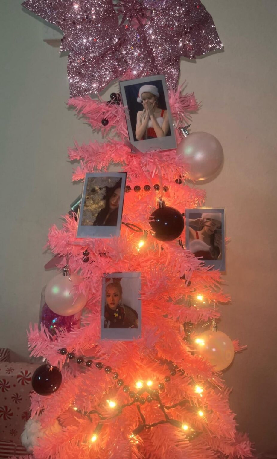 251224 شجرة عيد الميلاد باللون الأسود الوردي
