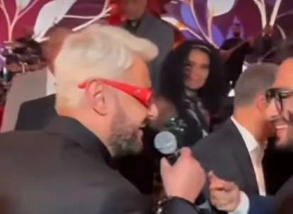 رامز جلال يغني مع حمادة هلال: «لو بقيت مغني هاقعدكم في البيت» (فيديو) رامز جلال