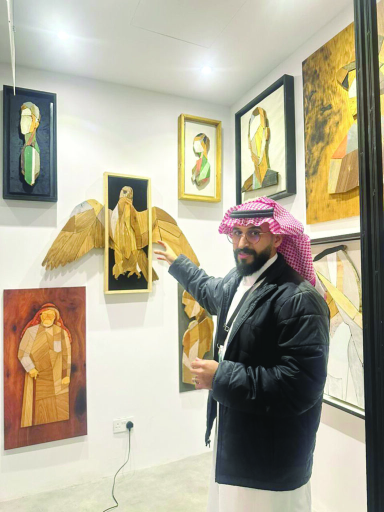 جريدة الرياض | طلال دليم.. عندما يكتب الخشب سيرة الفن والوجدان جريدة الرياض | طلال دليم.. عندما يكتب الخشب سيرة الفن والوجدان