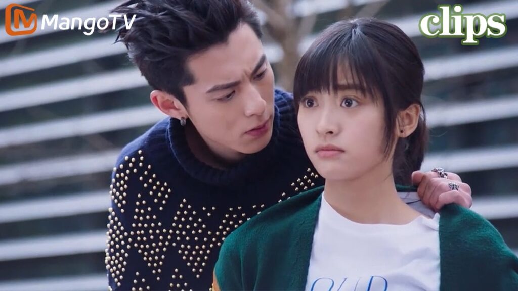 بعد أن تعرت سان تساي من الخمر وتقيأت على دو مينغ سي من رأسه إلى قدميه، أتى هو ليتسبب في مشكلة