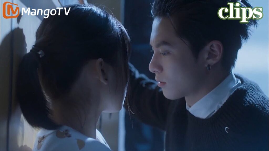 من أجل انتظار سان تساي، ظل دو مينغ سي تحت المطر لثلاث ساعات