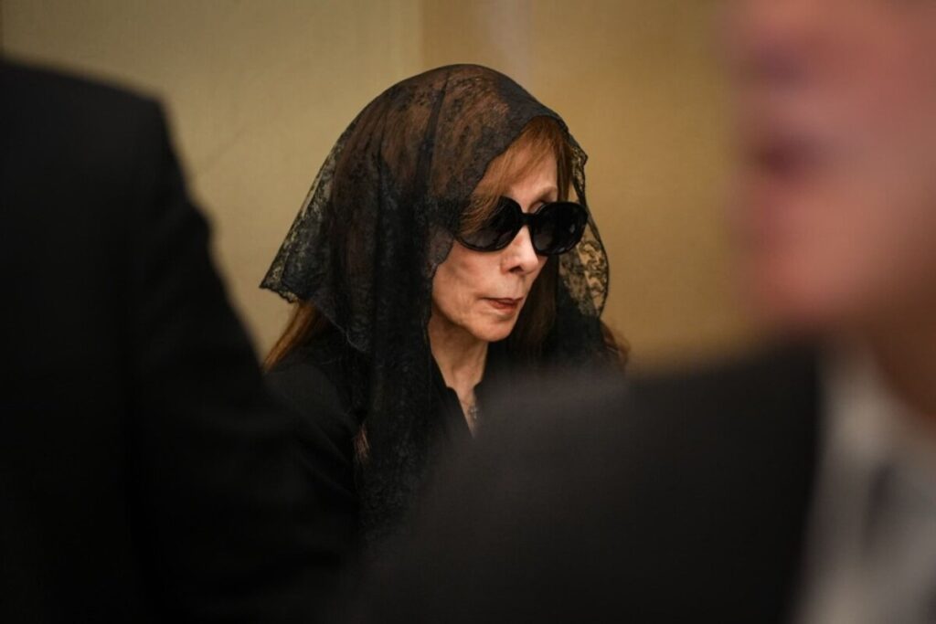 “ليس لديها أموال لشراء منزل”.. حقيقة إقامة فيروز في شقة من الإسكان بعد وفاة زياد الرحباني "ليس لديها أموال لشراء منزل".. حقيقة إقامة فيروز في شقة من الإسكان بعد وفاة زياد الرحباني