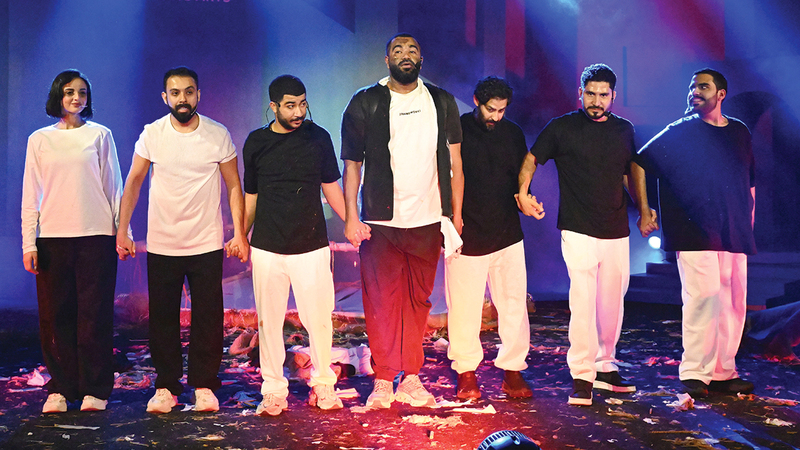 «العمل» جمع 7 ممثلين نجحوا في نقل طاقتهم الإبداعية للجمهور. تصوير: نجيب محمد