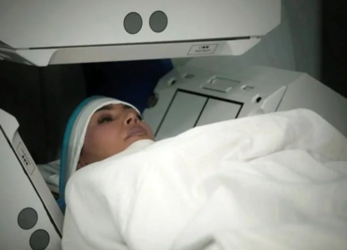 طبيب كيم كاردشيان يكشف لها بعد مسح دماغها أنه "قليل النشاط"