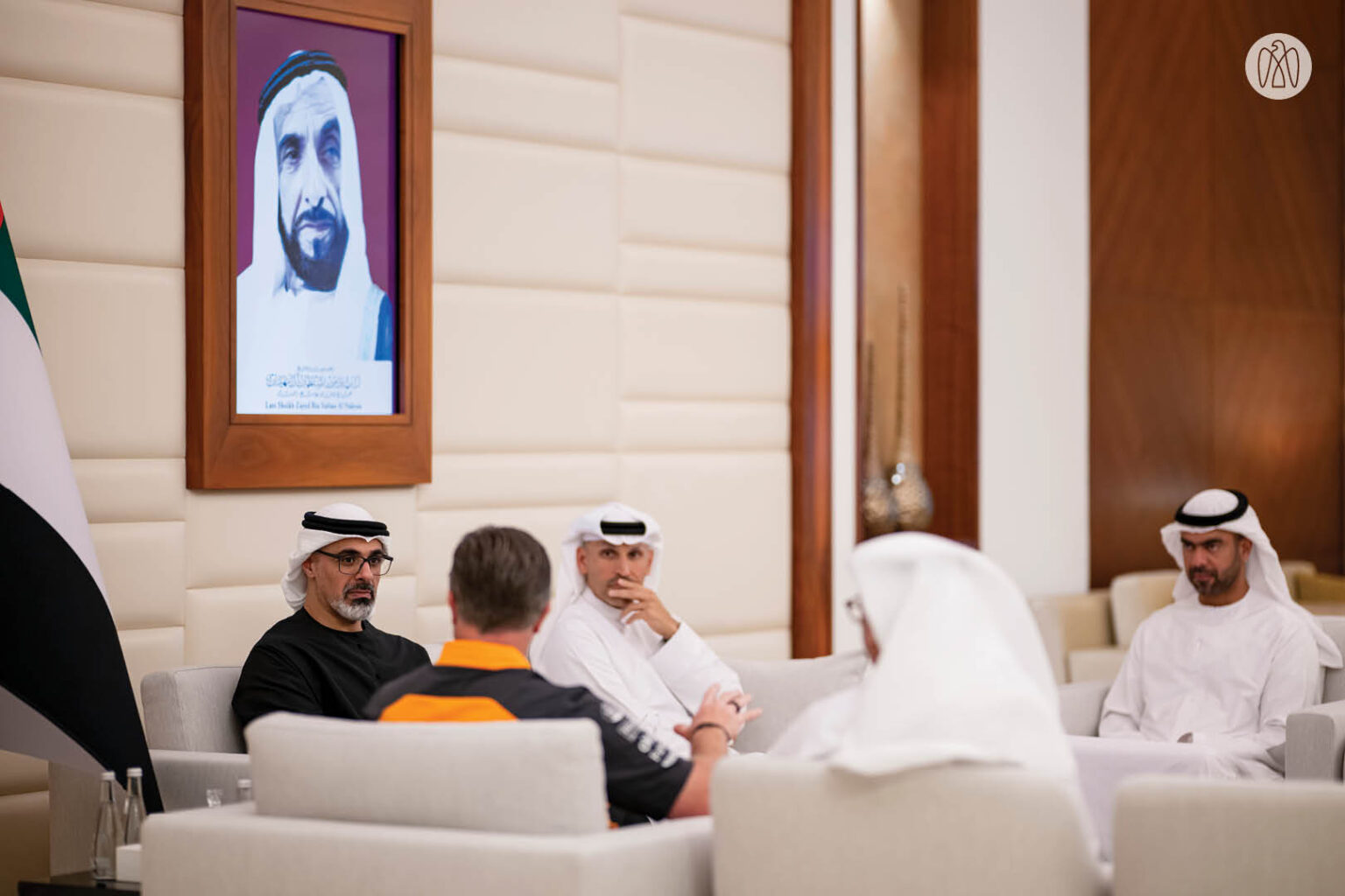 خالد بن محمد ورئيس "ماكلارين" للسباقات يبحثان تعزيز الشراكة في تقنيات السيارات المتقدّمة