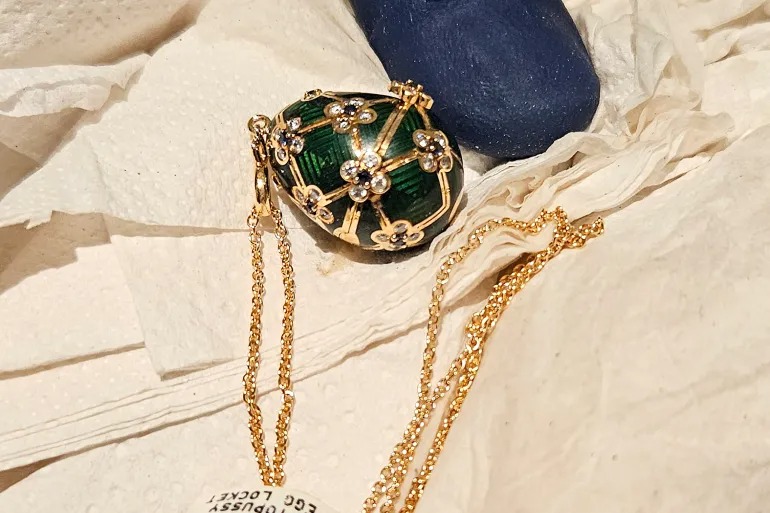 استعادة قلادة مستوحاة من أفلام جيمس بوند من أحشاء رجل في نيوزيلندا استعادة قلادة مستوحاة من أفلام جيمس بوند من أحشاء رجل في نيوزيلندا