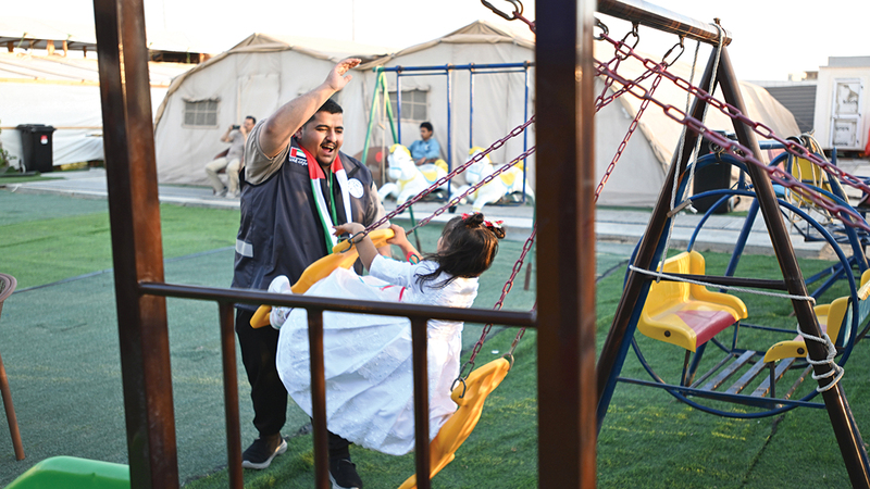 المستشفى الإماراتي العائم بالعريش يحتفل مع المرضى بعيد الاتحاد الـ 54 المستشفى الإماراتي العائم بالعريش يحتفل مع المرضى بعيد الاتحاد الـ 54