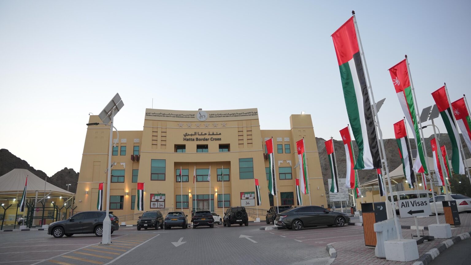 "إقامة دبي" تُنهي إجراءات 145 ألف مسافر عبر منفذ حتا خلال عطلة عيد الاتحاد