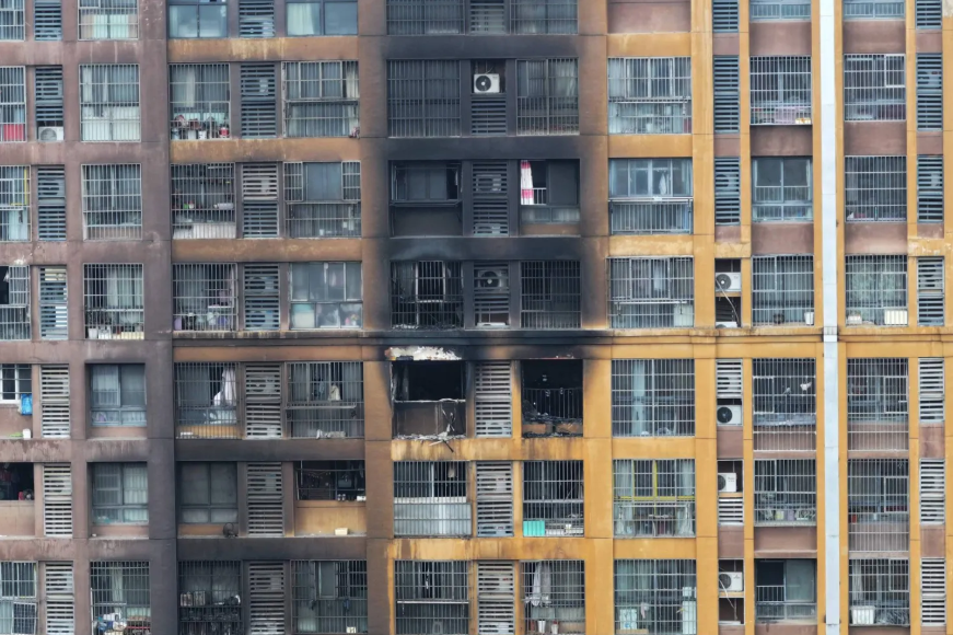 وفاة 12 شخصا في حريق بمبنى سكني جنوب الصين وفاة 12 شخصا في حريق بمبنى سكني جنوب الصين