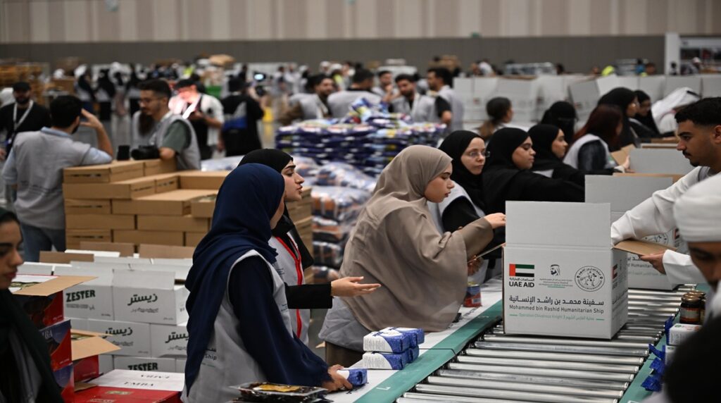 “الفارس الشهم 3” تبدأ تحميل “سفينة محمد بن راشد الإنسانية” لدعم غزة “الفارس الشهم 3” تبدأ تحميل "سفينة محمد بن راشد الإنسانية" لدعم غزة