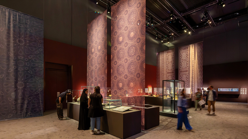 270 عملاً تروي حكايا من «إرث المماليك» في «اللوفر أبوظبي» المعرض يسلط الضوء على الروابط التاريخية والثقافية بين المنطقة والعالم المملوكي. من المصدر