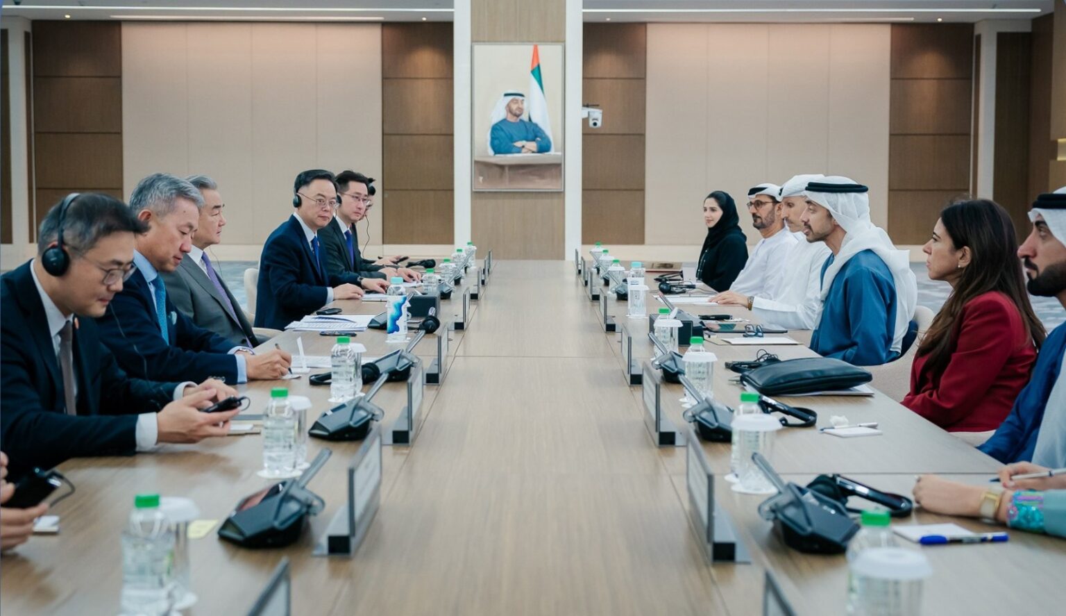 عبدالله بن زايد ووزير الخارجية الصيني يؤكدان في بيان مشترك على عمق الشراكة الاستراتيجية الشاملة بين البلدين عبدالله بن زايد ووزير الخارجية الصيني يؤكدان في بيان مشترك على عمق الشراكة الاستراتيجية الشاملة بين البلدين