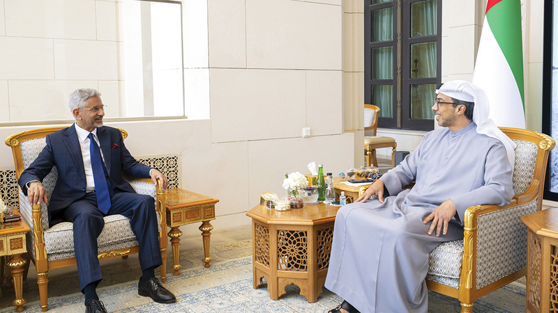 منصور بن زايد يستقبل وزير الشؤون الخارجية الهندي منصور بن زايد يستقبل وزير الشؤون الخارجية الهندي