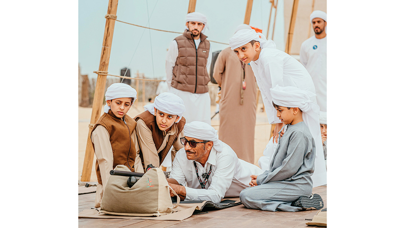 «مخيم غمران» يعيد إحياء قِيَم زرعها الأجداد