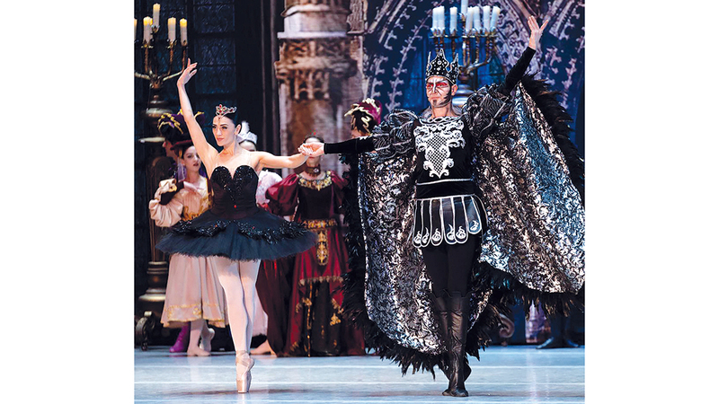 «سوان ليك» على مسرح القرية العالمية من اليوم «سوان ليك» على مسرح القرية العالمية من اليوم