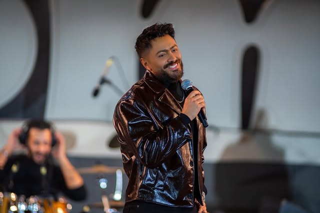 في أول حفل له بعد تعافيه.. تامر حسني يوجه رسالة لجمهوره