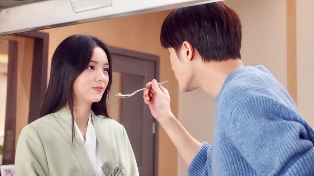 يدللها و يعاملها كالأميرة و يريدها ان تعيش معه❤️( احبني و احب صوتي )