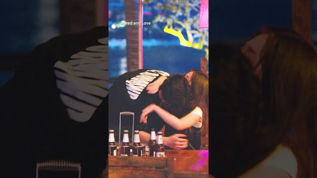 عنايته تظهر في كل حركة.🥰 السرعة والحب #speedandlove #estheryu #yushuxin #heyu #iqiyi #cdrama