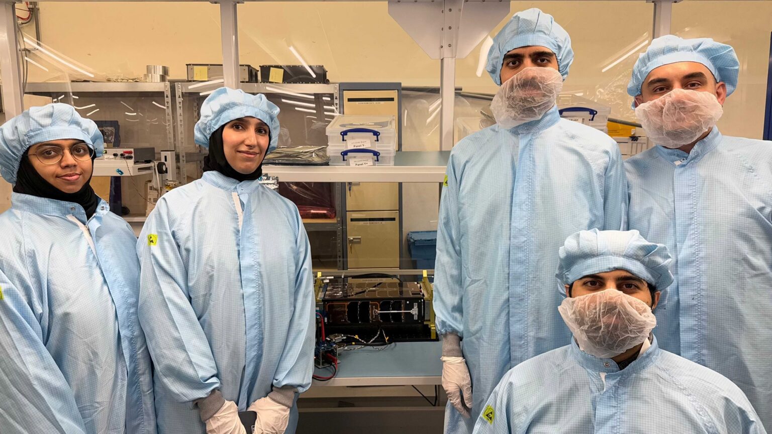 بدء مرحلة الاختبارات النهائية للقمر الصناعي “الشارقة سات-2” بدء مرحلة الاختبارات النهائية للقمر الصناعي "الشارقة سات-2"