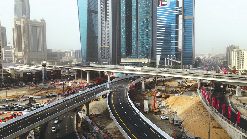 الجسران يوفران انسيابية مرورية باتجاه شارعَي الشيخ راشد والمجلس. من المصدر