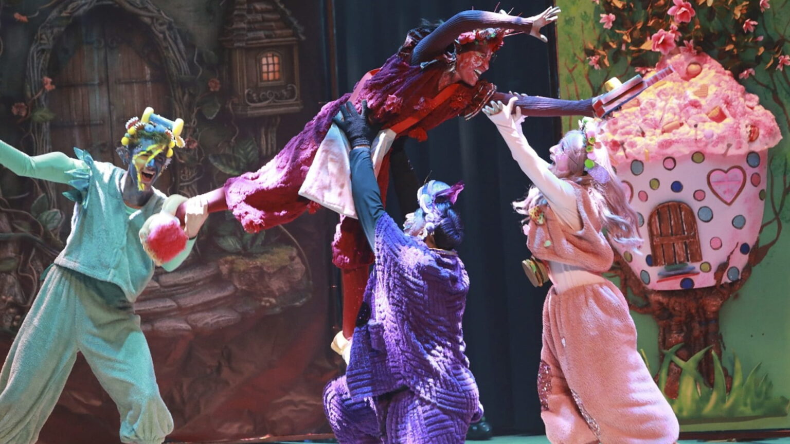 فرقة مسرح رأس الخيمة الوطني تقدم عرض قرية الابتكار بقصر الثقافة فرقة مسرح رأس الخيمة الوطني تقدم عرض قرية الابتكار بقصر الثقافة