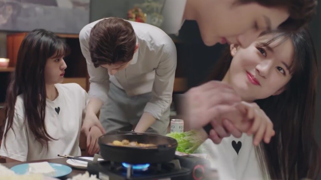 يلاحظ كل شيء و يهتم بها و تعتقد بأنها وجدت الرجل و الزوج المناسب ❤️(ارجوك اطمئن يا سيد لينغ)