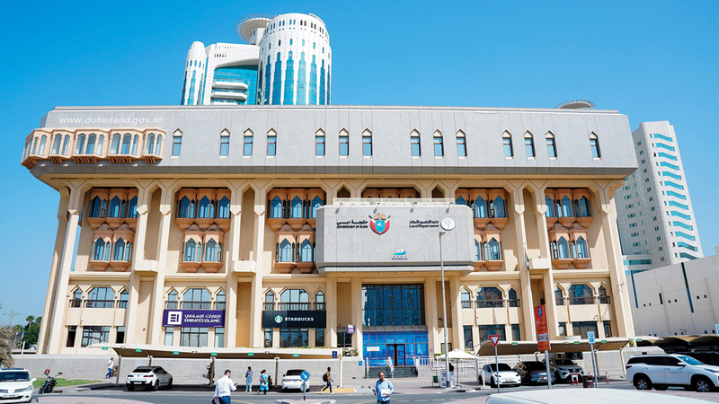 توفير موقف سيارة للمستأجر غير مُلزم إلا بنص صريح في عقد الإيجار