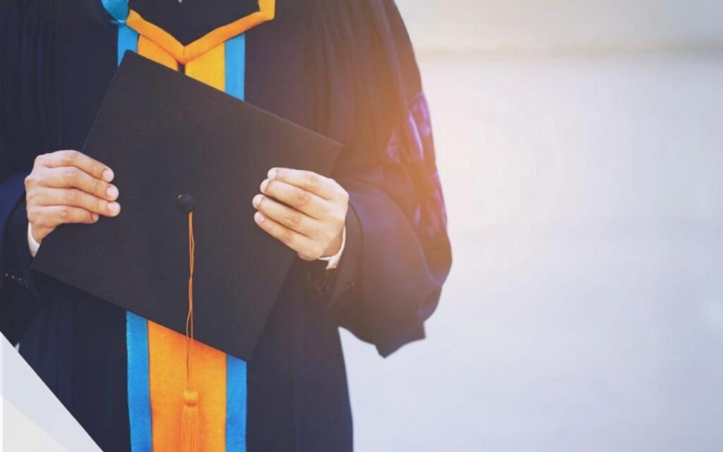 حكومة الإمارات تصدر مرسوماً بقانون اتحادي بشأن التعليم العالي والبحث العلمي حكومة الإمارات تصدر مرسوماً بقانون اتحادي بشأن التعليم العالي والبحث العلمي