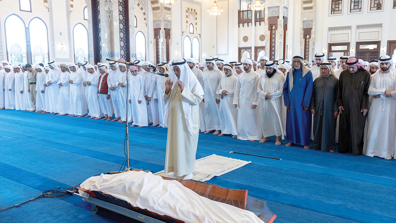 حمدان بن محمد يحضر تشييع جثمان محمد بن عبيد آل مكتوم حمدان بن محمد يحضر تشييع جثمان محمد بن عبيد آل مكتوم