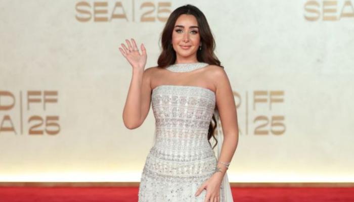 أبرز إطلالات النجمات في افتتاح مهرجان البحر الأحمر السينمائي 2025