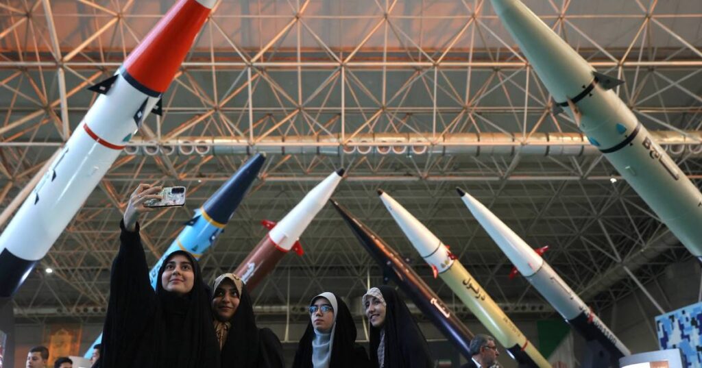 وسط توتر متصاعد مع إسرائيل.. تناقض في الإعلام الإيراني حول بدء مناورة صاروخية للحرس الثوري