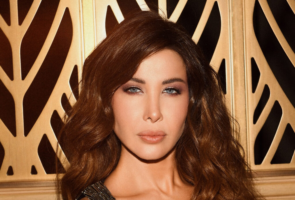 بالفيديو- نانسي عجرم تتألّق في القاهرة بسهرة ذهبيّة ساحرة بحضور عدد كبير من المشاهير.