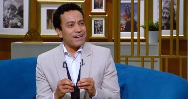 أستاذ مفصول بحكم قضائى وراء شائعة تعيين الفنان سامح حسين بجامعة حلوان