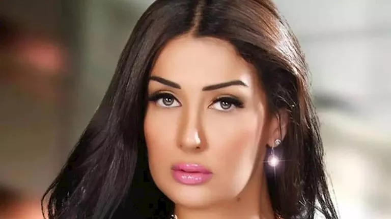 مكياج جريء وفستان شفاف.. غادة عبد الرازق بلوك غريب