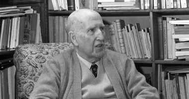 بيثنتى أليكساندرى شاعر إسبانى حصد نوبل ولقب بأستاذ الشعر الحر بيثنتى أليكساندرى شاعر إسبانى حصد نوبل ولقب بأستاذ الشعر الحر