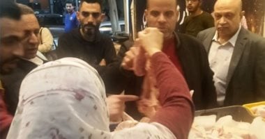 الكيلو بجنيه.. الزراعة تغلق محلا غير مرخص بالجيزة بسبب دواجن غير صالحة