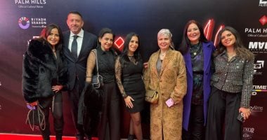 عائلة أم كلثوم يشاهدون فيلم الست مع صناعه والنجوم بحضور منى زكى وحلمى