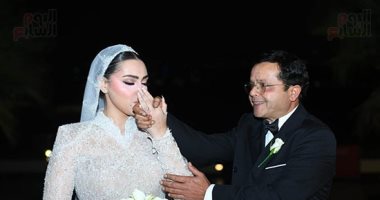 دموع محمد هنيدى أثناء رقصته مع ابنته بحفل زفافها