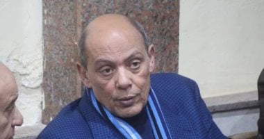 وصول المنتج عصام إمام مسجد الشرطة لتشييع جنازة شقيقته وصول المنتج عصام إمام مسجد الشرطة لتشييع جنازة شقيقته