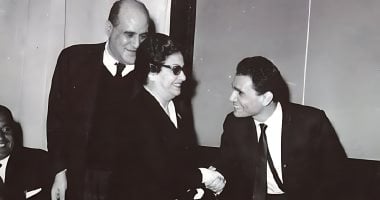 حكاية مكالمة حزينة جمعت عبد الحليم حافظ وأم كلثوم قبل وفاة الأخيرة حكاية مكالمة حزينة جمعت عبد الحليم حافظ وأم كلثوم قبل وفاة الأخيرة