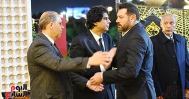 صلاح عبد الله وعمرو يوسف وأحمد رزق يقدمون العزاء فى أرملة الراحل مصطفى متولى.. صور صلاح عبد الله وعمرو يوسف وأحمد رزق يقدمون العزاء فى أرملة الراحل مصطفى متولى.. صور