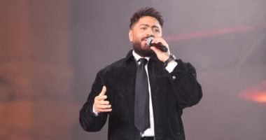 تامر حسنى تعليقا على أغنيته الصيفية: القلب ممكن يكون سبب كل حفرة بنقع فيها