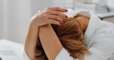 كيف يؤثر وضع برواز معين بالمكتب على حالتك المزاجية؟.. خبير طاقة يجيب