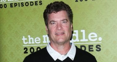 رحيل بات فين نجم مسلسلى Friends وSeinfeld عن عمر 60 عامًا