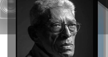 إلهام شاهين وخالد يوسف وإيناس عبد الدايم يشاركون فى عزاء المخرج داوود عبد السيد