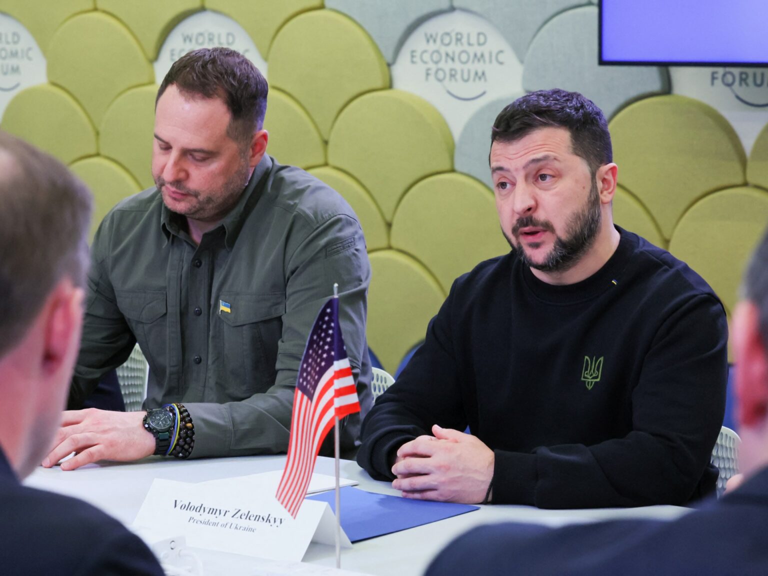 زيلينسكي يُعلق على محادثات ميامي وروسيا ترفض وقفا مؤقتا لإطلاق النار | أخبار